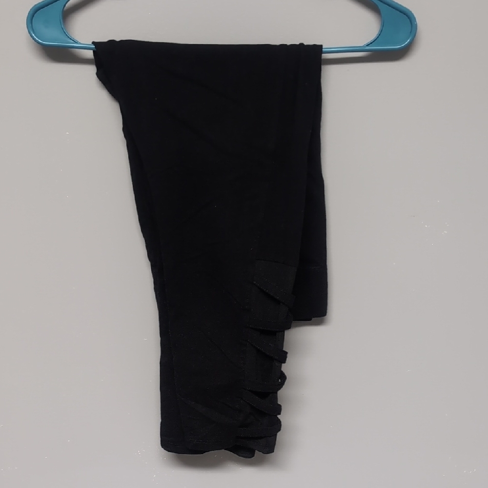 Mixit Black Capris